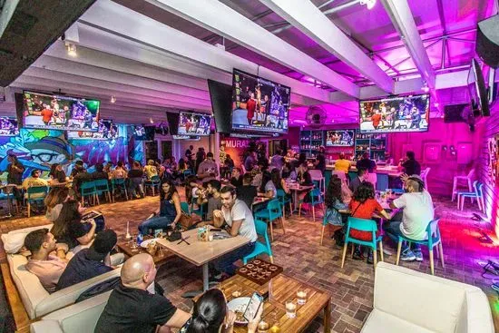 Grails Miami - Restaurant & Sports Bar