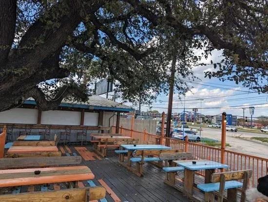 Tree House Burgers & Brews