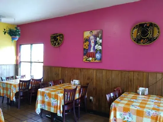 Los Pilares Restaurant