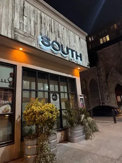 SOUTH Restaurant & Jazz Club