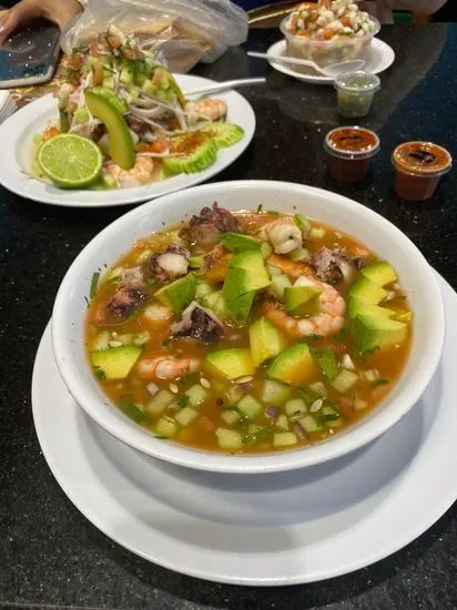 El Buca Restaurant Mariscos Y Comida Mexicana