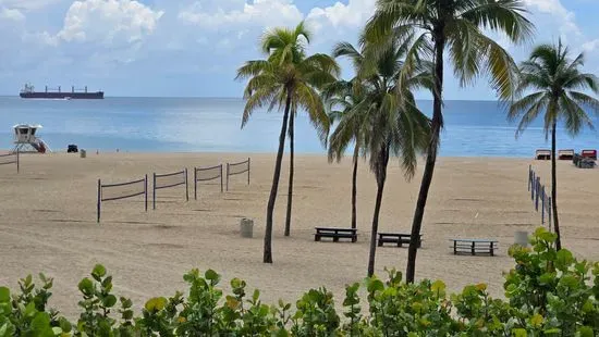 Sand Bar at B Ocean Resort