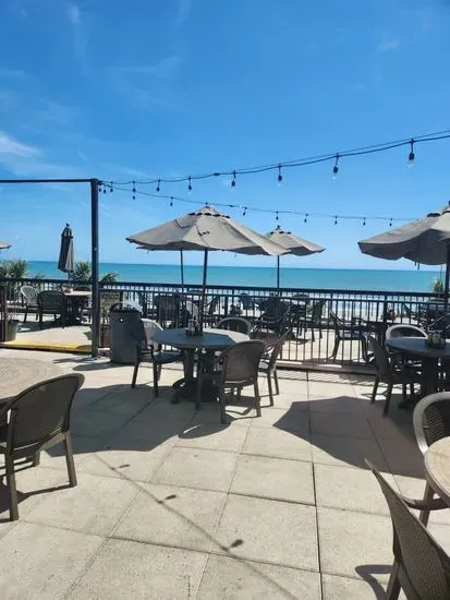 Crow's Nest Oceanfront Bar & Grill