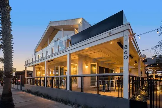 Mavericks Beach Club