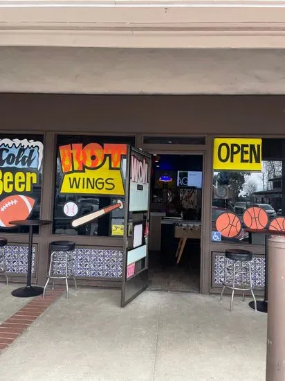 Flappy's Wings and Bar