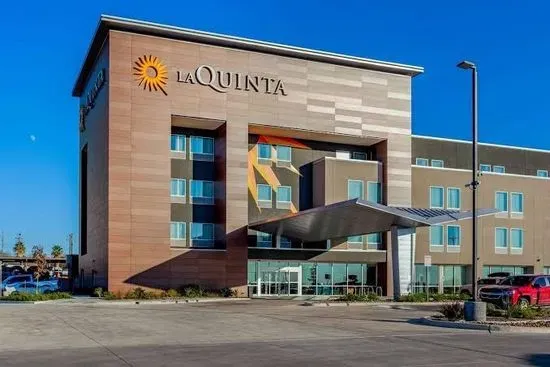 La Quinta Inn & Suites by Wyndham San Antonio Alamo City