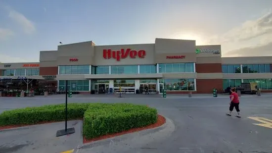 Hy-Vee Grocery Store