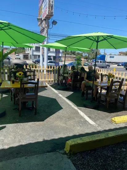 Restaurante Y Pupuseria La Ceiba