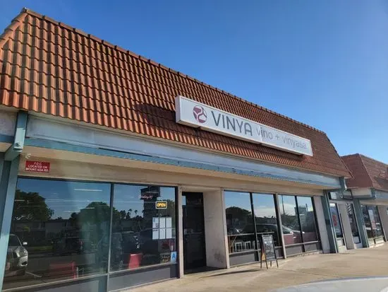 Vinya: vino + vinyasa