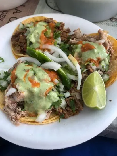 Carnitas y antojitos la moreliana