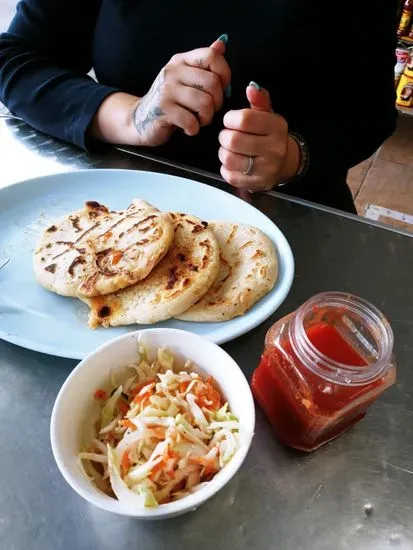 Restaurante y Panaderia Sabor Latino