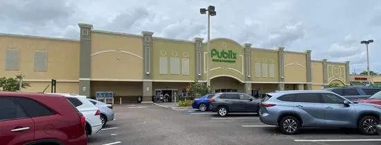 Publix Super Market at Center of St. Cloud