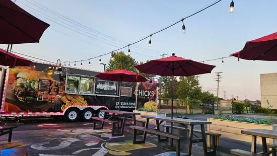 Hot Chicks Food Truck