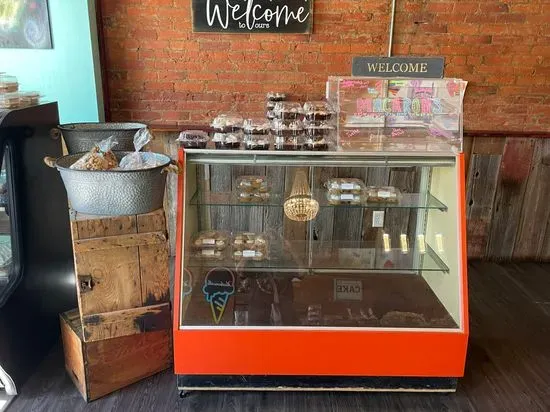 Cupcakes and Kisses St. Johns