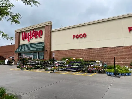 Hy-Vee Grocery Store