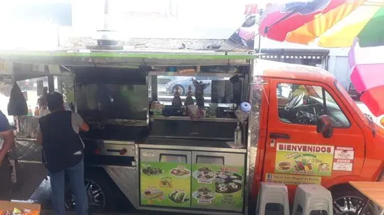 Tacos quezadillas El Primo