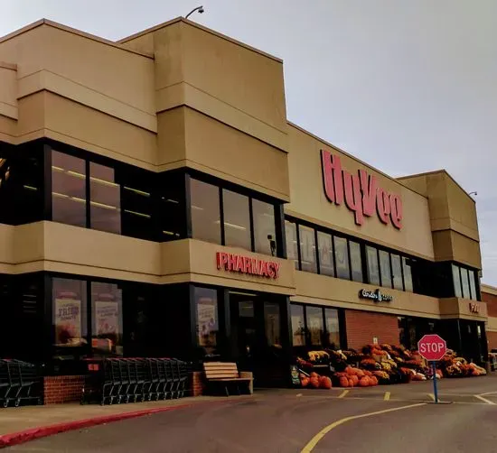 Hy-Vee Grocery Store