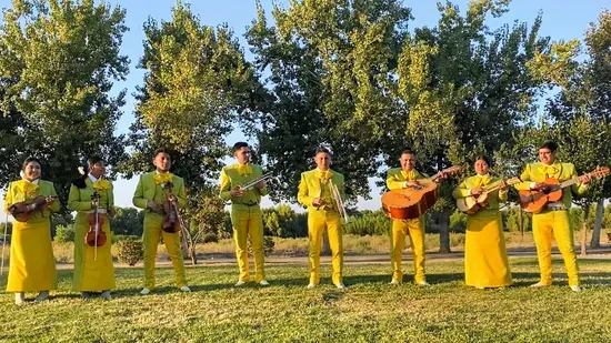 Mariachi Toros De Mexico De Roberto Cortes El Torito In Bakersfield Ca