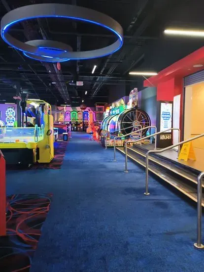 Round1 Bowling & Arcade Southwest Plaza