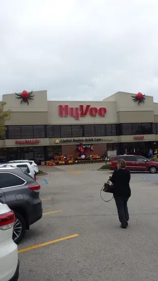 Hy-Vee Grocery Store