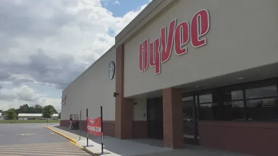 Hy-Vee Grocery Store