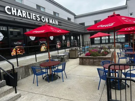 Charlie's On Main pizza