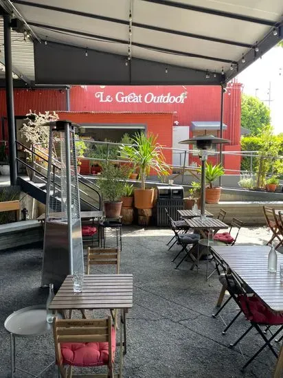 Le Great Outdoor Restaurant