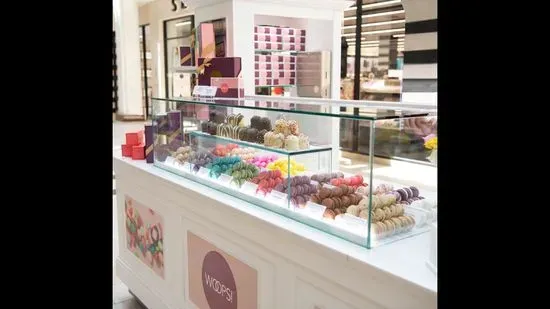 Woops! Macarons & Gifts (Garden State Plaza)