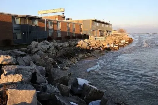 Lighthouse Inn On Lake Michigan