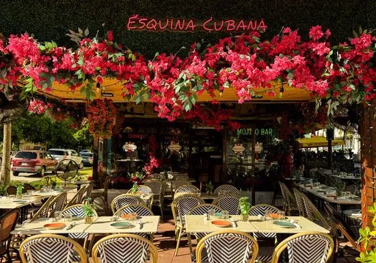 Esquina Cubana🥘🇨🇺 Cuban Restaurant Miami Beach