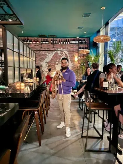 Zizi Wine Bar