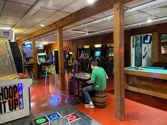 Aces & Eagles Disc Golf, Darts, Bar & Arcade + Comics & Gaming Supplies!