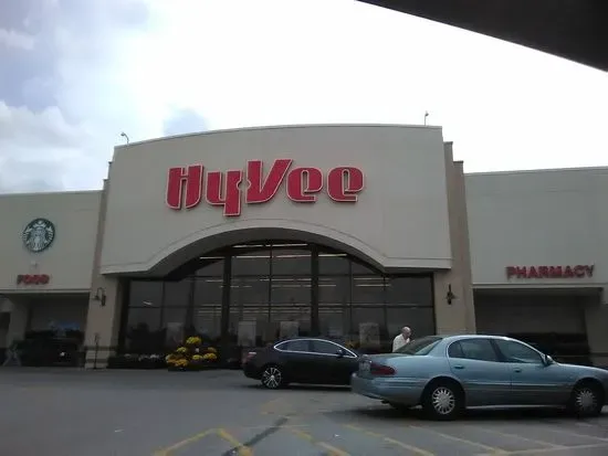 Hy-Vee Grocery Store