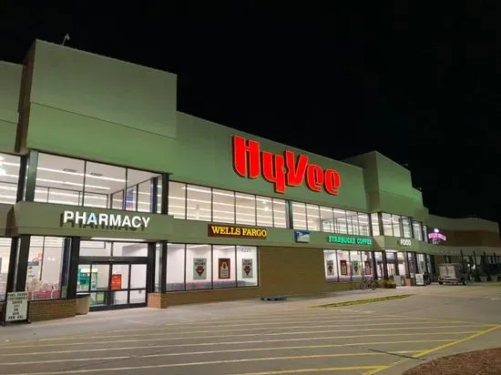 Hy-Vee Grocery Store