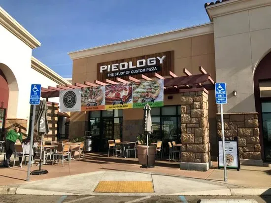 Pieology Pizzeria El Paseo, Fresno, CA