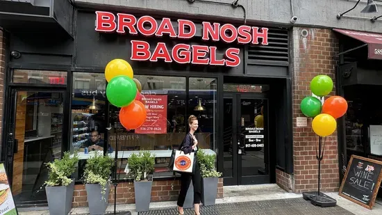 Broad Nosh Bagels Deli & Catering 42nd Street