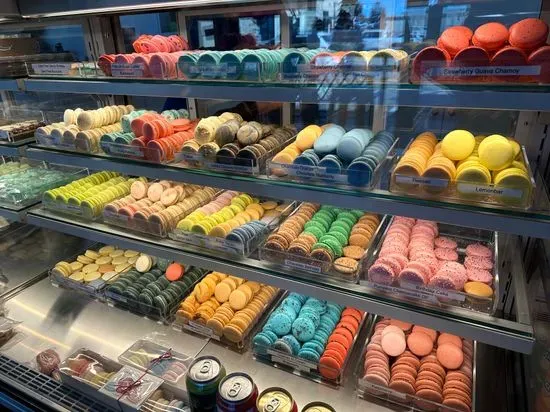 Many Macarons Bakery