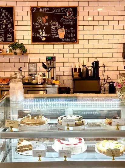 Le Luna Bakery & Cafe