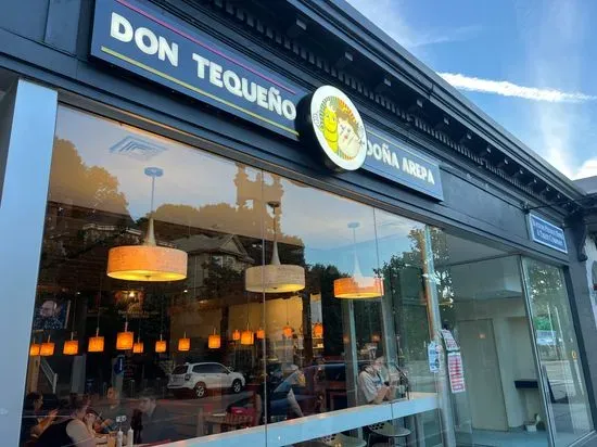 Don Tequeño y Doña Arepa JP