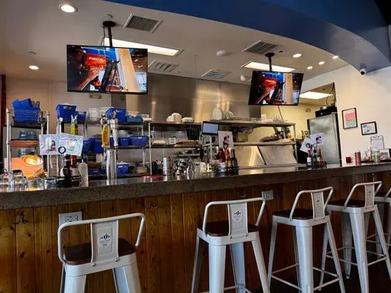 Four Tunas Fish & Bar Oceanside