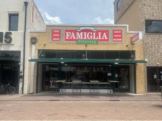 Famous Famiglia Pizzeria