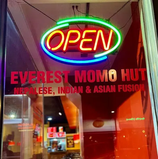 Everest MOMO Hut
