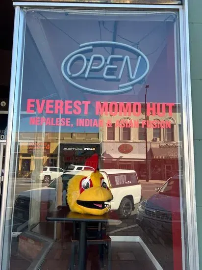 Everest MOMO Hut