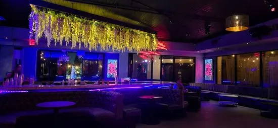 Vyxn Restaurant & Lounge