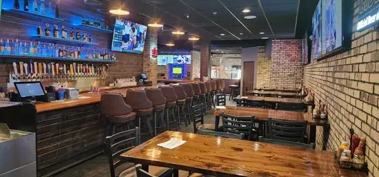 Louie’s sports bar and grill