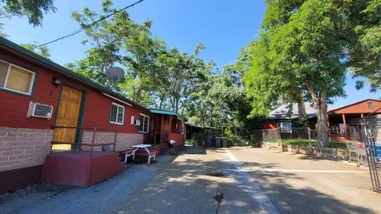 Pyramid Lake Lodge