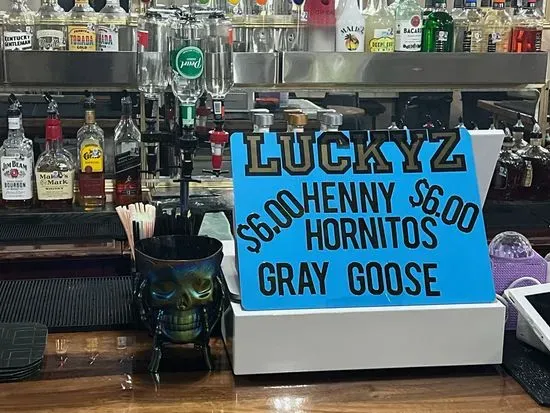 Luckyz Bar & Lounge