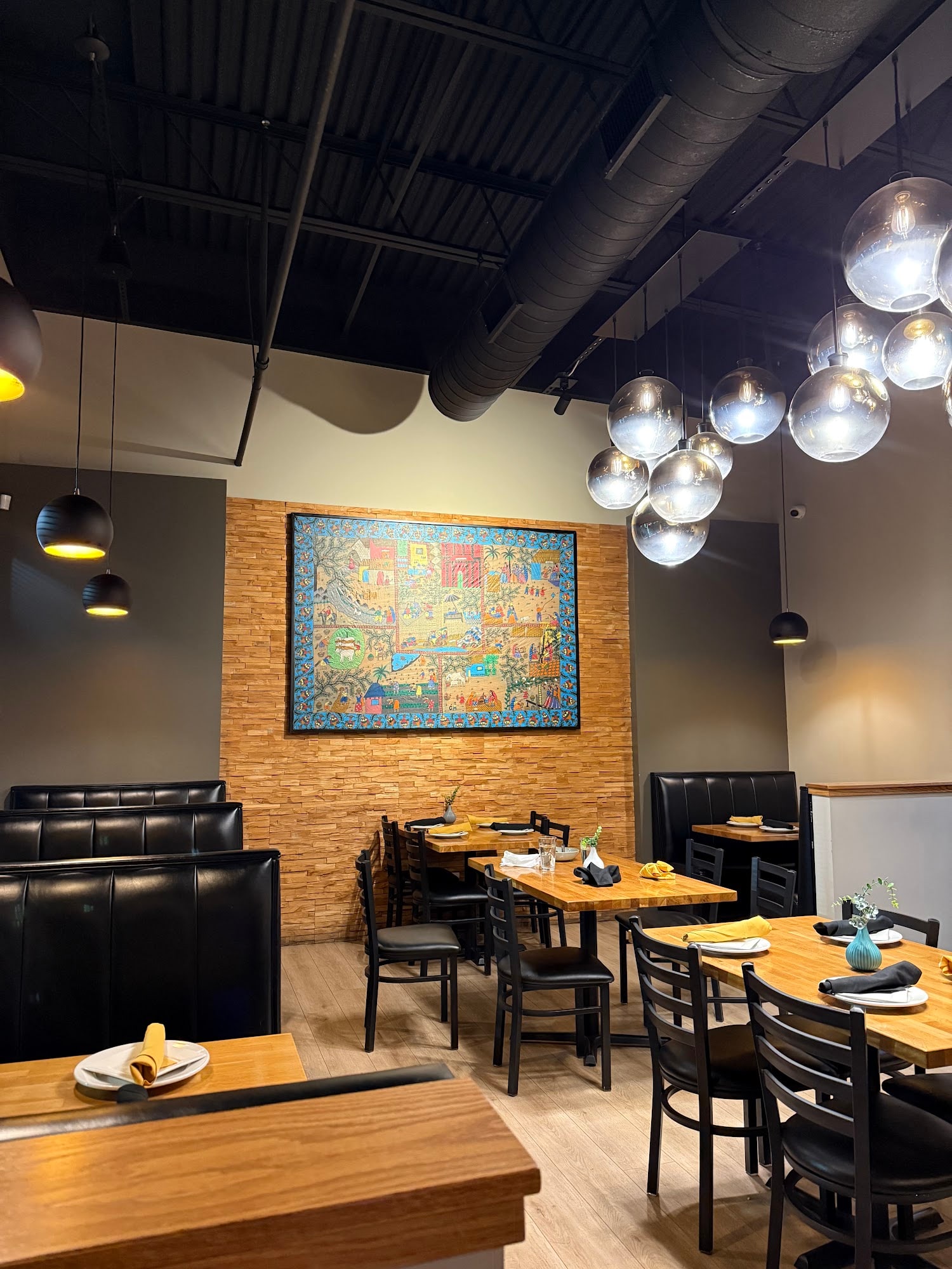 Black Salt dining room
