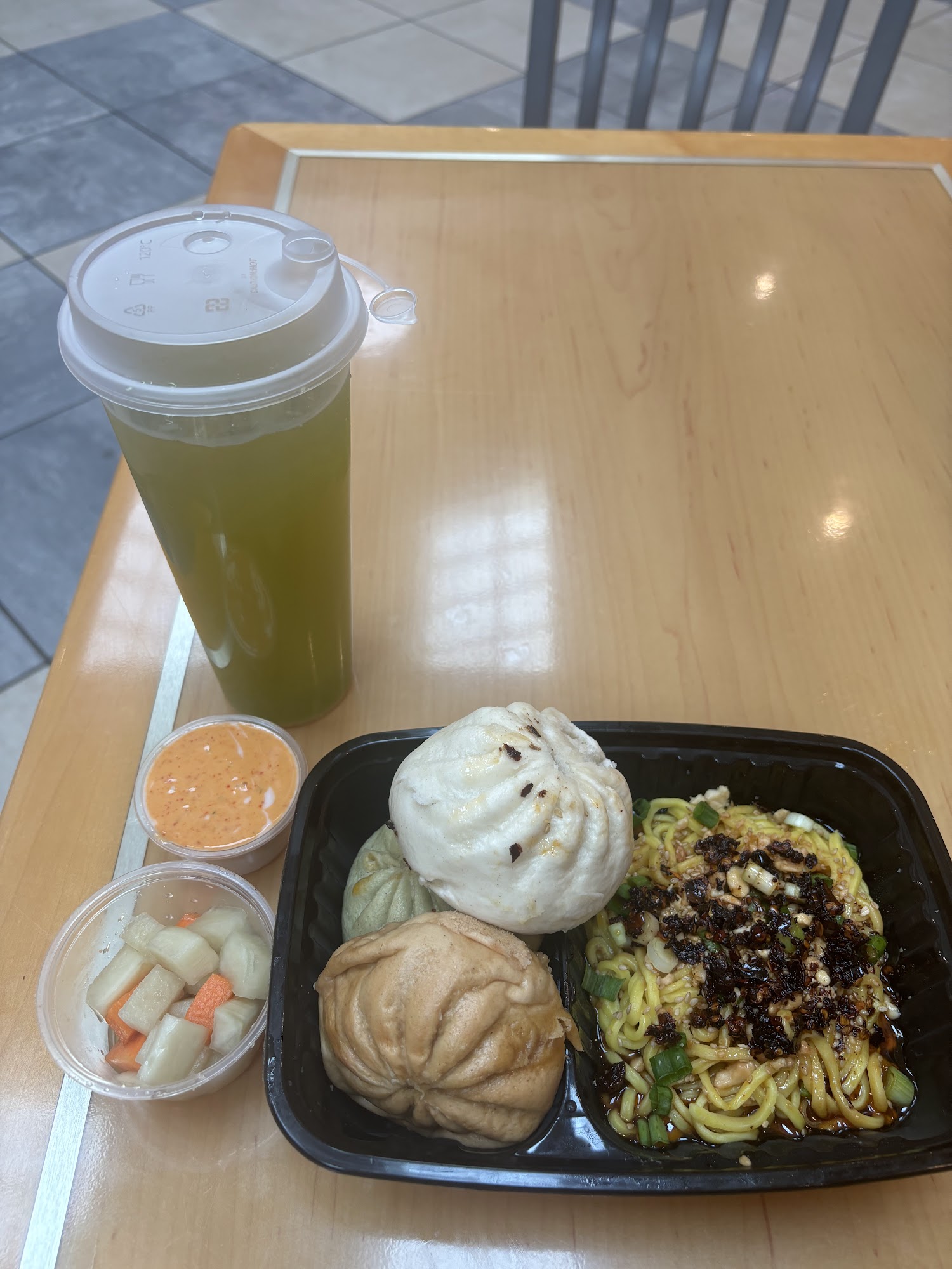 Bao combo with noodles and green tea