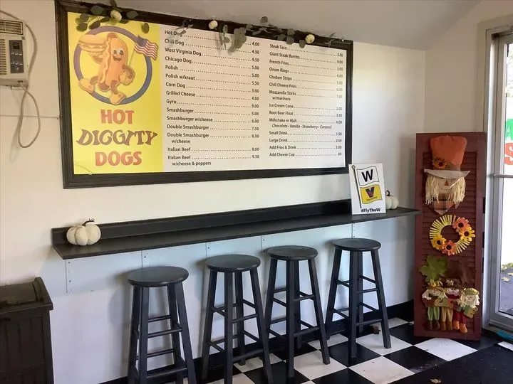 Hot Diggity Dogs | Somonauk, IL - Checkle